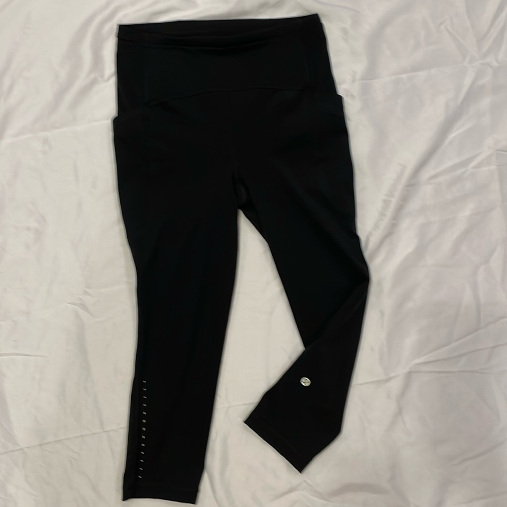 Lululemon Swift Speed High-Rise Crop 21"
Black